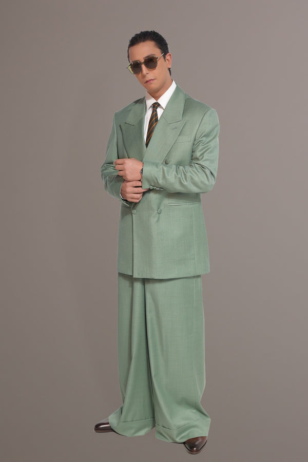 Costume vert pastel subtilement satinée