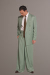Costume vert pastel subtilement satinée