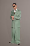 Costume vert pastel subtilement satinée