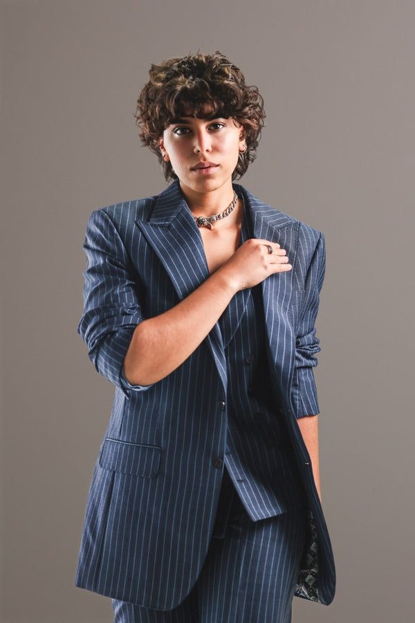 Costume trois-pièces à rayures bleu profond